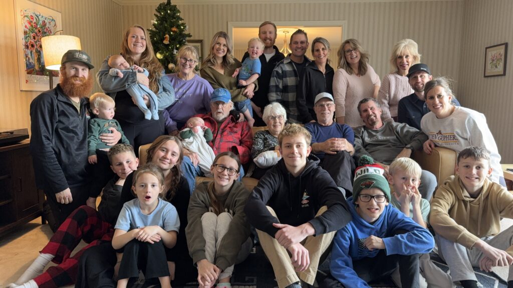 The whole Klongerbo family at Thanksgiving in Sioux Falls